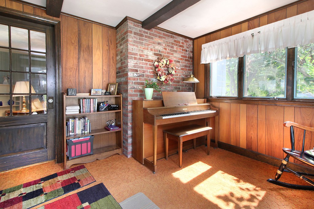 64 Clinton Road Melrose, MA 02176 - Photo 4 of 24 Gallery Image 4