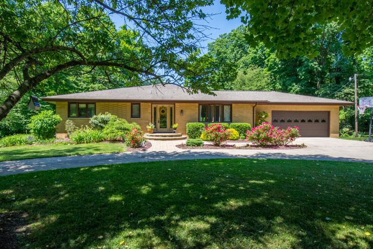 3515 Locust Road South Bend, IN 46614 - Photo 1 of 36 Gallery Image 1
