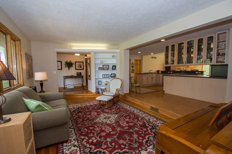 3515 Locust Road South Bend, IN 46614 - Photo 3 of 36 Gallery Image 3