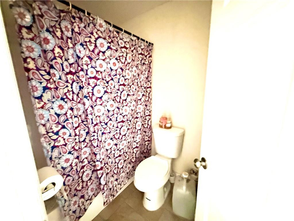 387 Burton Street Nahunta, GA 31553 - Photo 29 of 30 Bathroom unit B