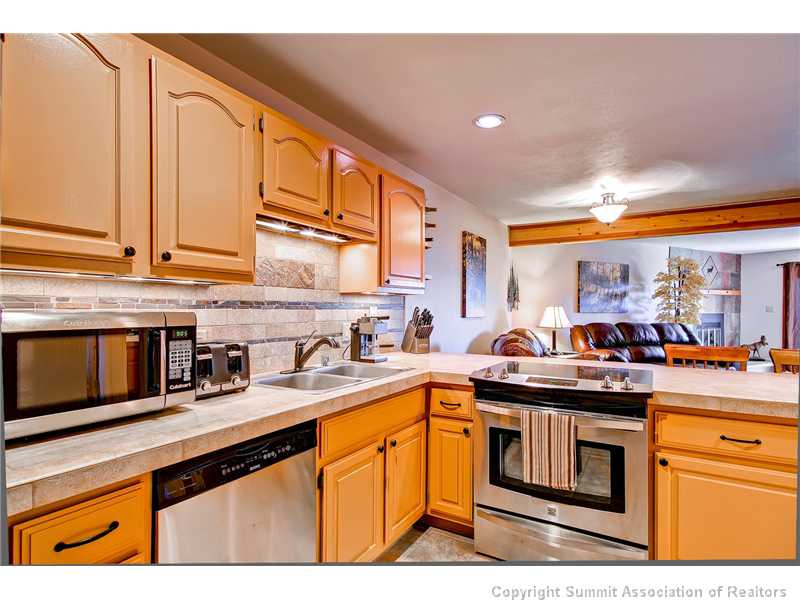 9401 Ryan Gulch Road, Unit 413 Silverthorne, CO 80498 - Photo 5 of 25 Exterior Front.