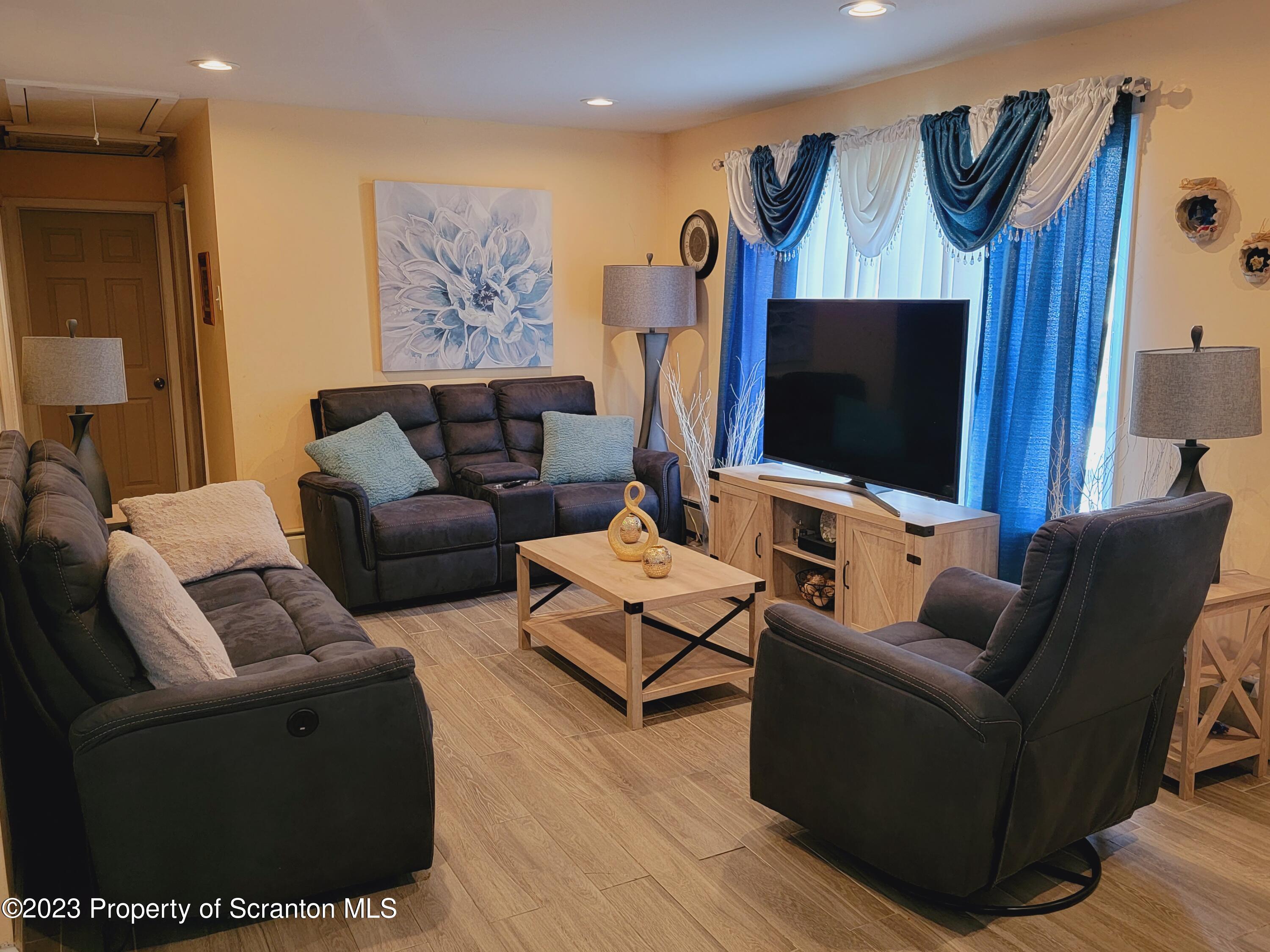 122 Montgomery Street Moosic, PA 18507 - Photo 4 of 17 Gallery Image 4