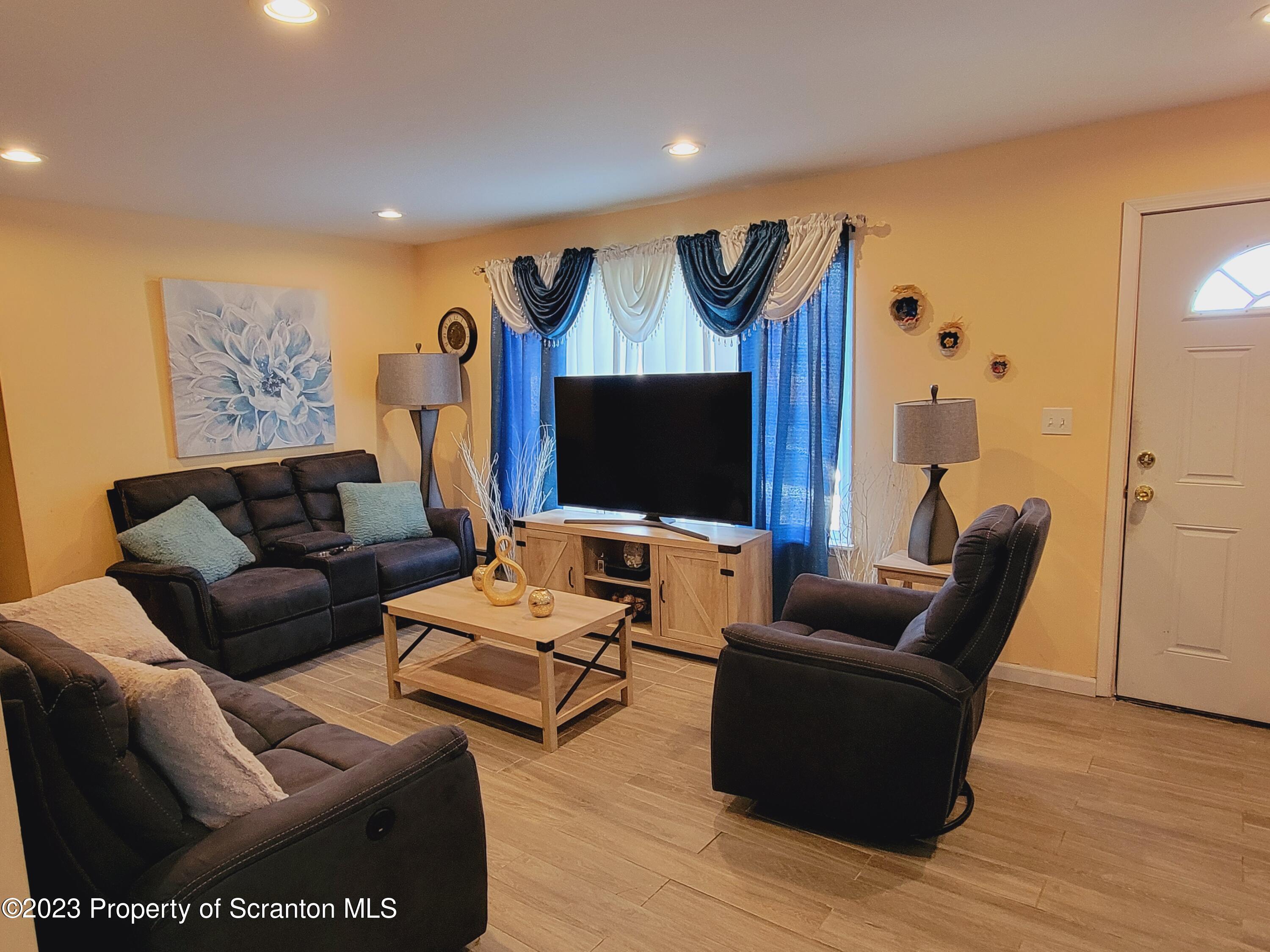 122 Montgomery Street Moosic, PA 18507 - Photo 5 of 17 Gallery Image 5