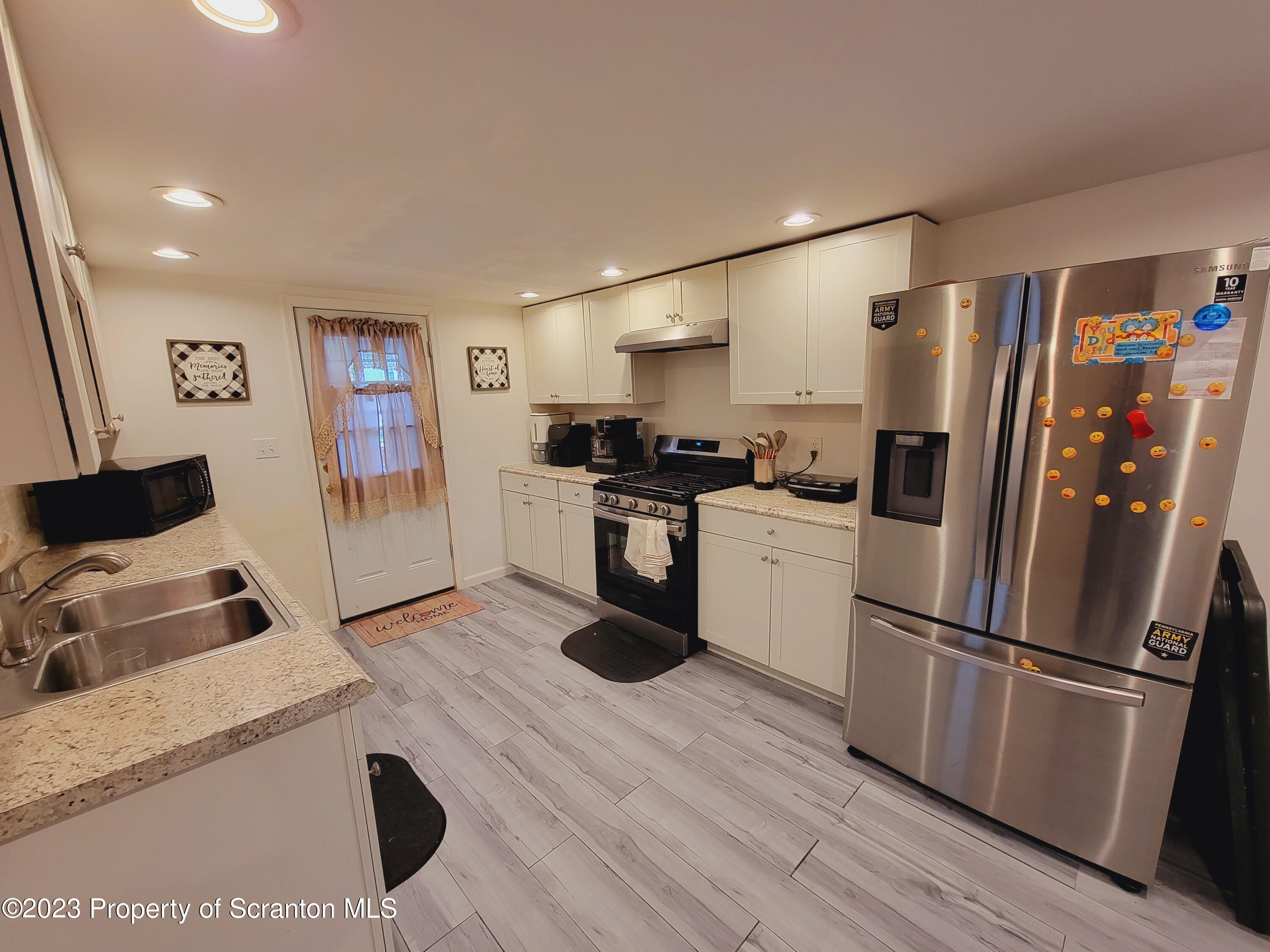 122 Montgomery Street Moosic, PA 18507 - Photo 7 of 17 Gallery Image 7