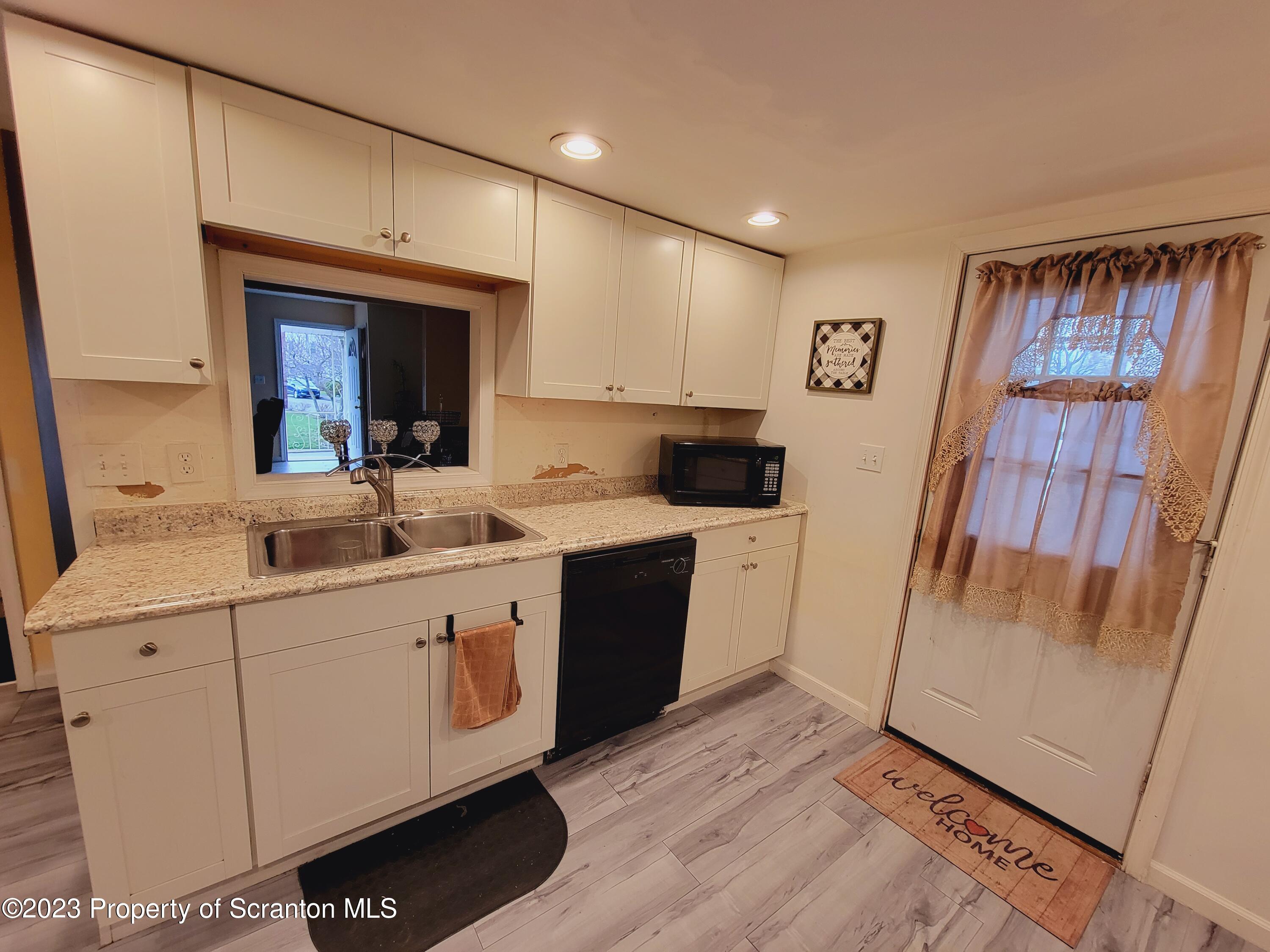 122 Montgomery Street Moosic, PA 18507 - Photo 8 of 17 Gallery Image 8