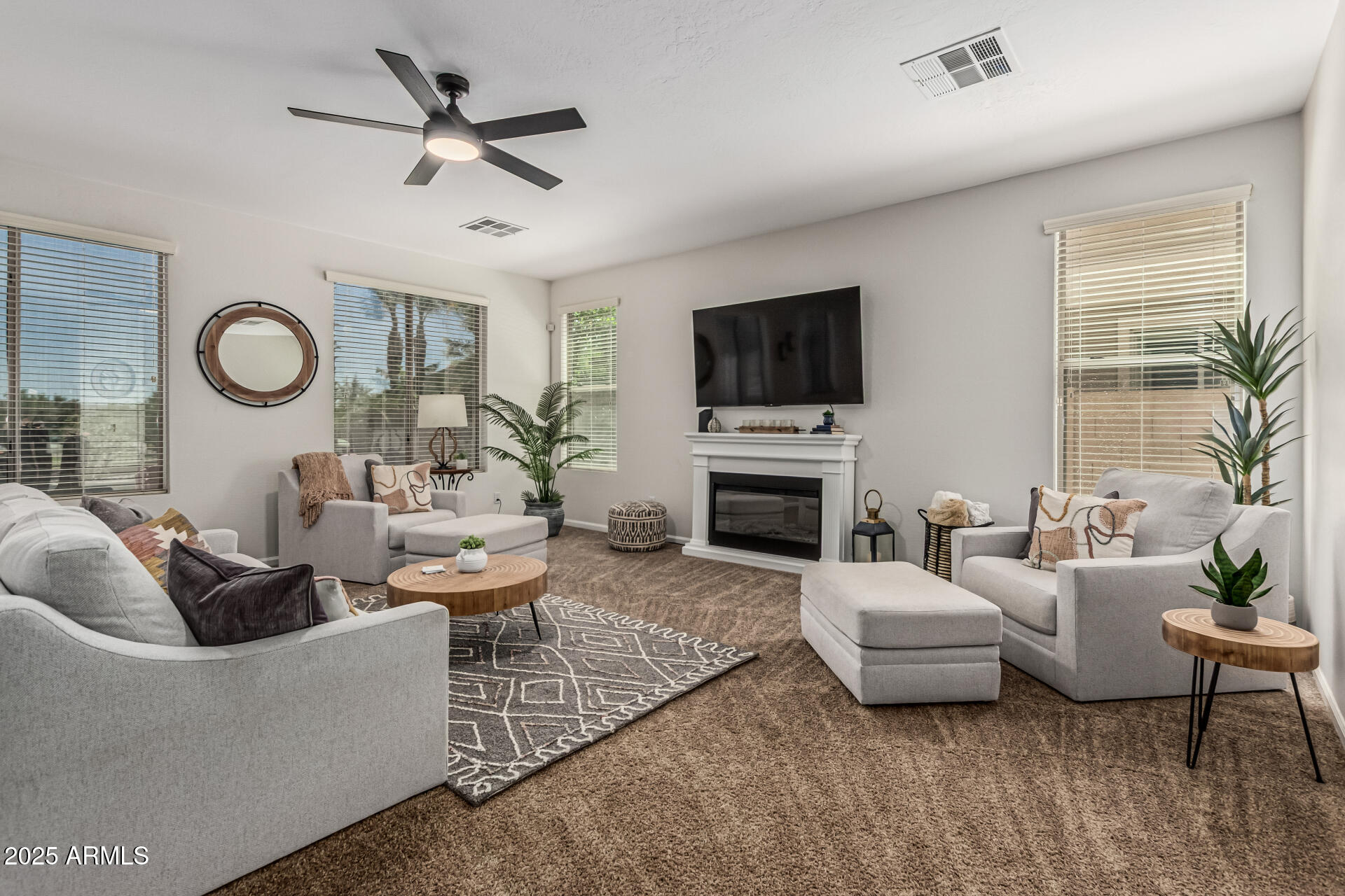 5437 West Red Bird Road Phoenix, AZ 85083 - Photo 6 of 38 Living Room