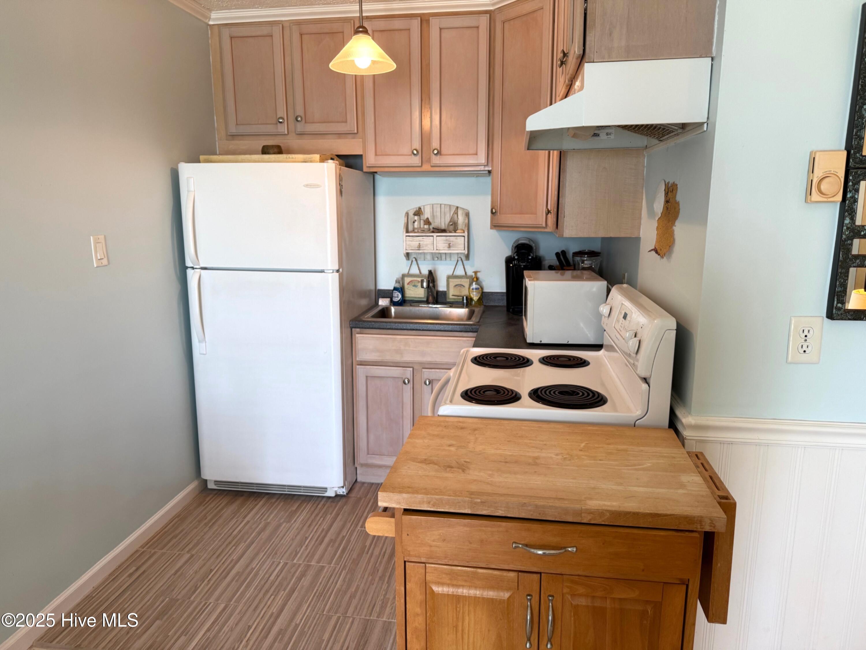 2210 New River Inlet Road, Unit 357 North Topsail Beach, NC 28460 - Photo 11 of 25 Kitchen3