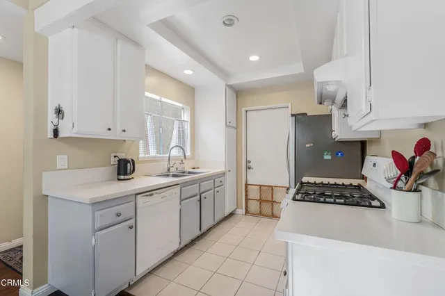 $585,000 | 416 Harbor Lights Lane, Port Hueneme, CA 93041