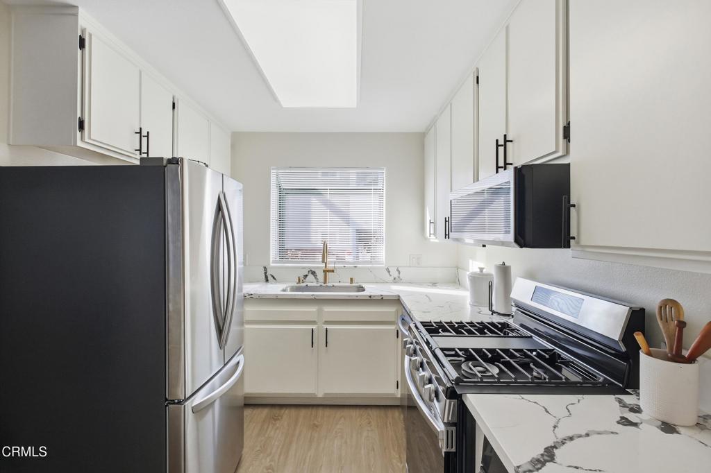 819 South B Street Oxnard, CA 93030 - Photo 4 of 14