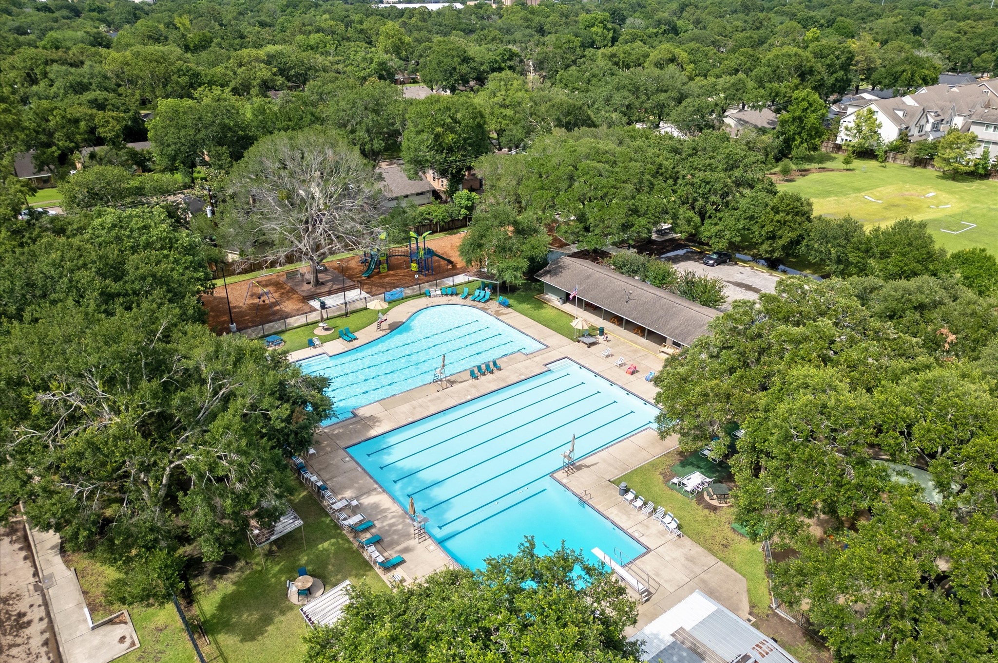 9407 Brooding Oak Circle Houston, TX 77096 - Photo 39 of 43 a view of a yard with plants