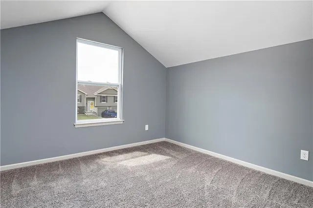 $392,000 | 11222 North Oak Trafficway, Kansas City, MO 64155