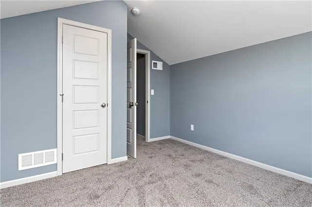 $392,000 | 11222 North Oak Trafficway, Kansas City, MO 64155