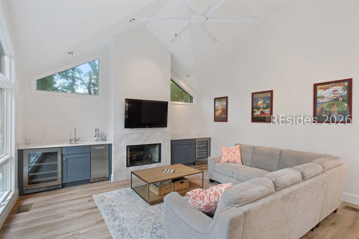 5 Bald Eagle Road Hilton Head Island, SC 29928 - Photo 13 of 34 Family rm w wet bar, wine chiller & ice maker