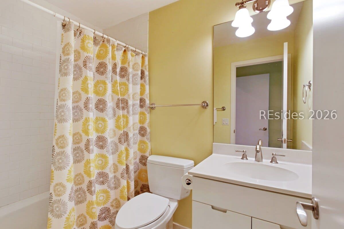5 Bald Eagle Road Hilton Head Island, SC 29928 - Photo 21 of 34 Queen suite #1 ensuite full bath