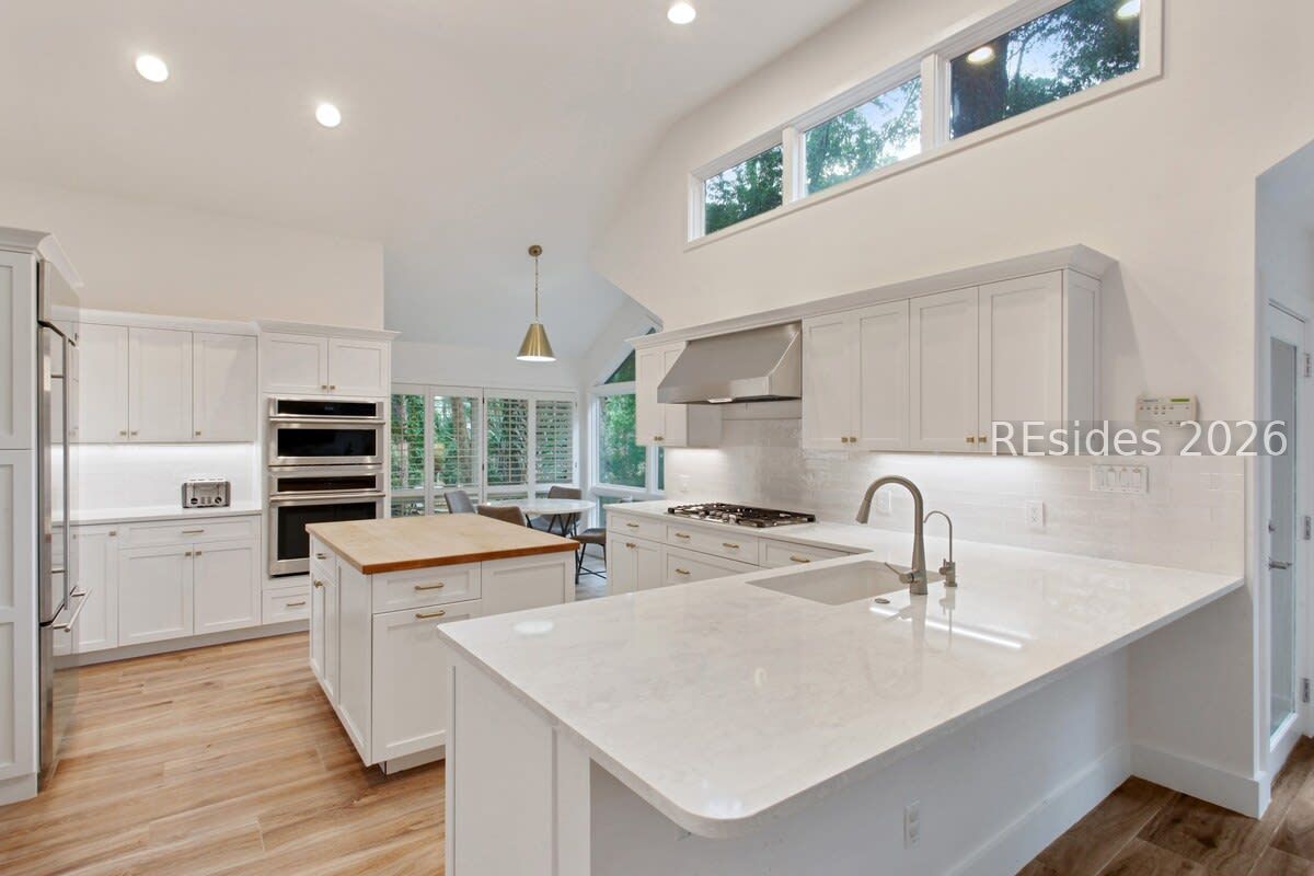 5 Bald Eagle Road Hilton Head Island, SC 29928 - Photo 9 of 34 A chef's dream kitchen