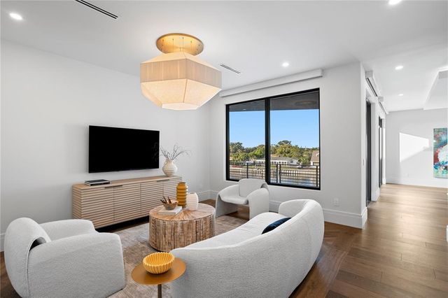 $9,800,000 | 1075 31st Terrace Northeast, St. Petersburg, FL 33704