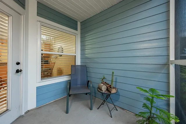 a view of backyard with tub and garden view