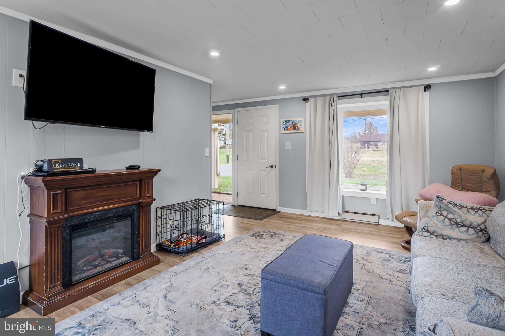 355 Reinholds Road Denver, PA 17517 - Photo 8 of 31 Living room