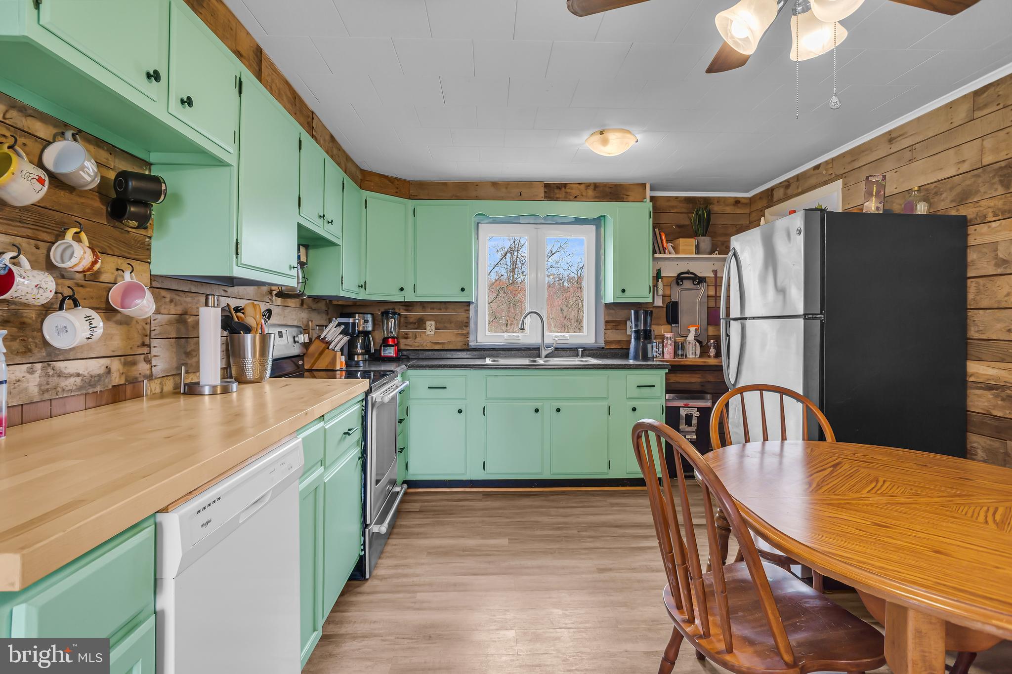 355 Reinholds Road Denver, PA 17517 - Photo 10 of 31 Kitchen