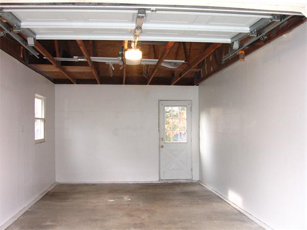 108 Feltham Road Springfield, MA 01118 - Photo 16 of 17 Gallery Image 16