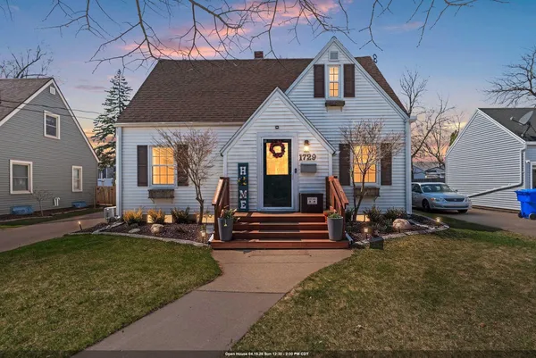 $299,900 | 1729 North Harriman Street, Appleton, WI 54911