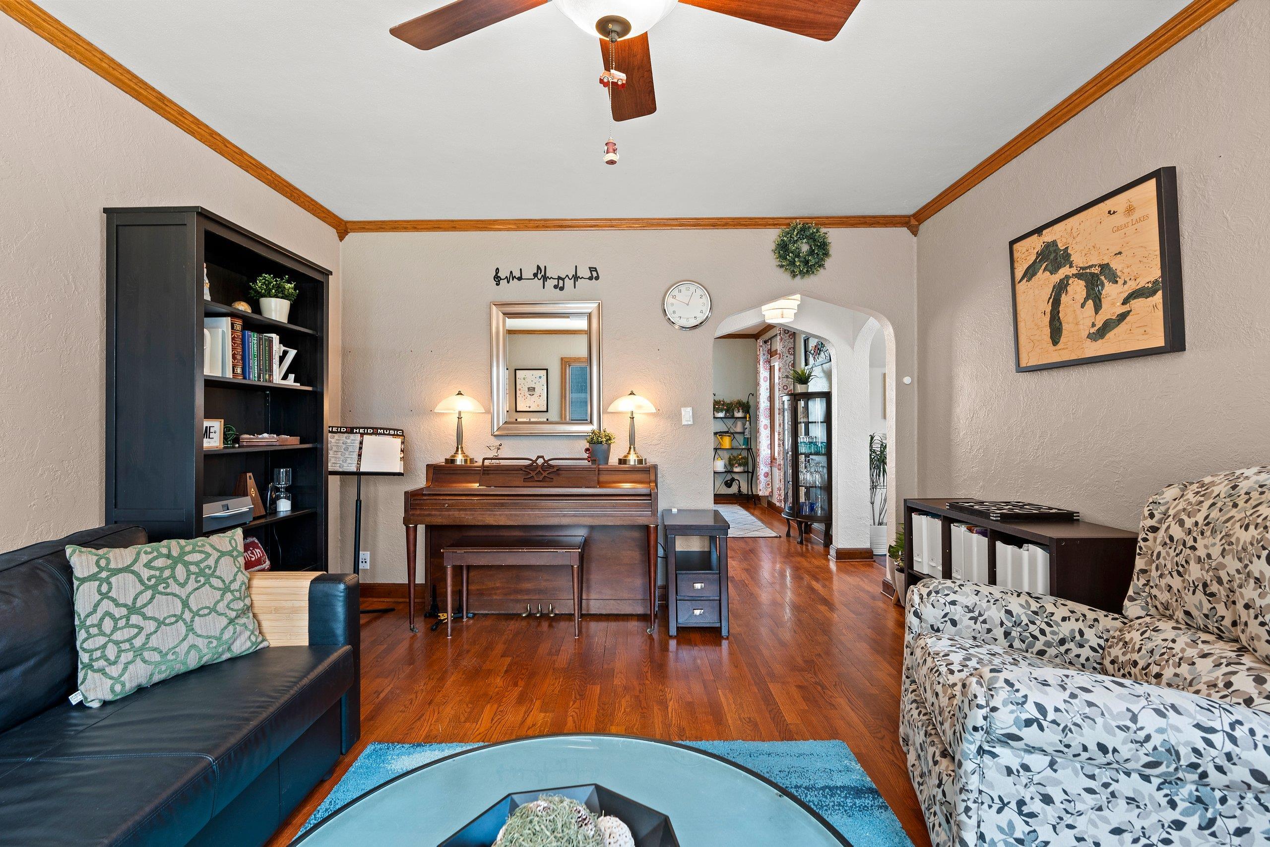 1729 North Harriman Street Appleton, WI 54911 - Photo 4 of 67