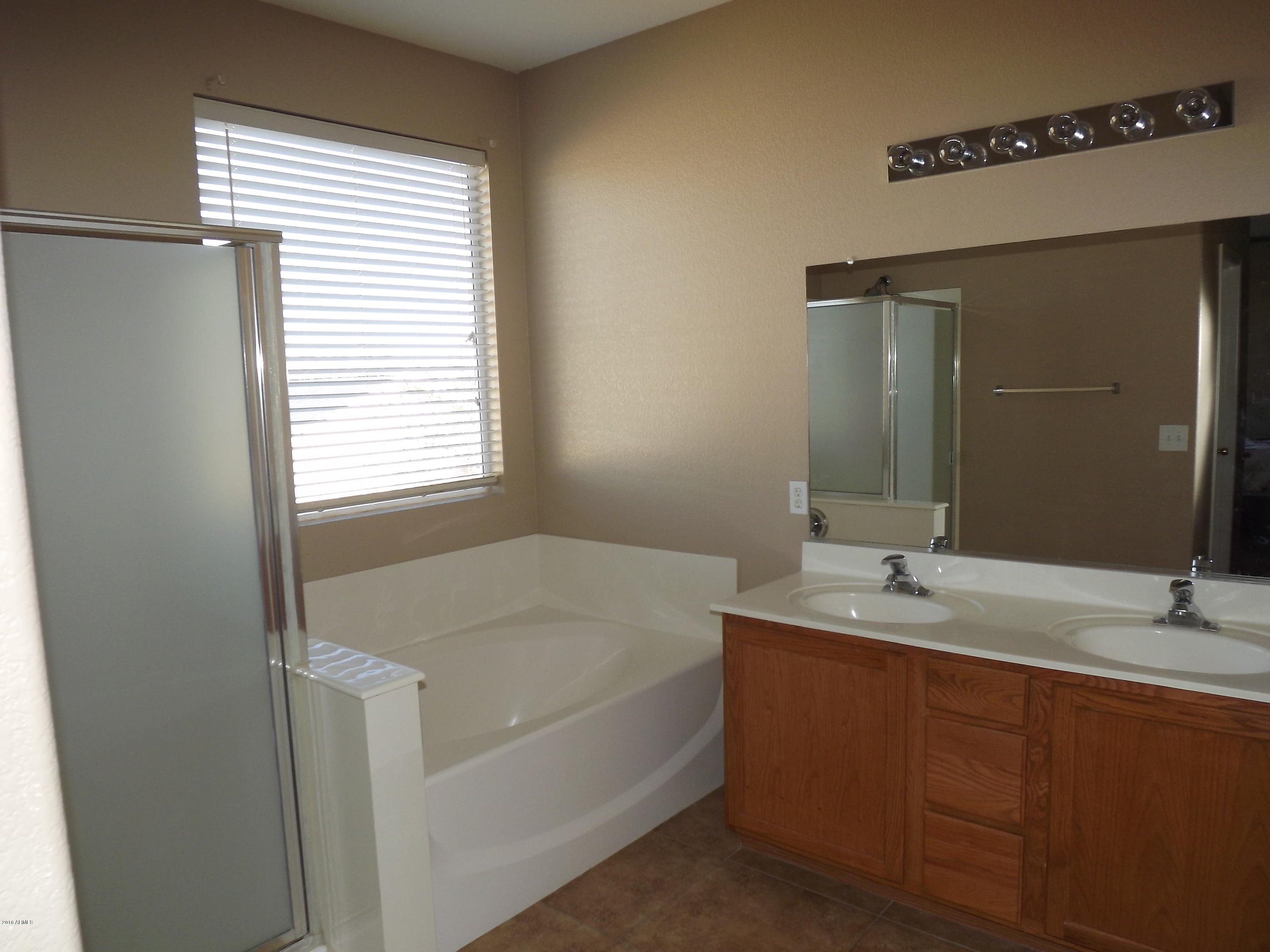 10456 West Granada Road Avondale, AZ 85392 - Photo 9 of 12 30