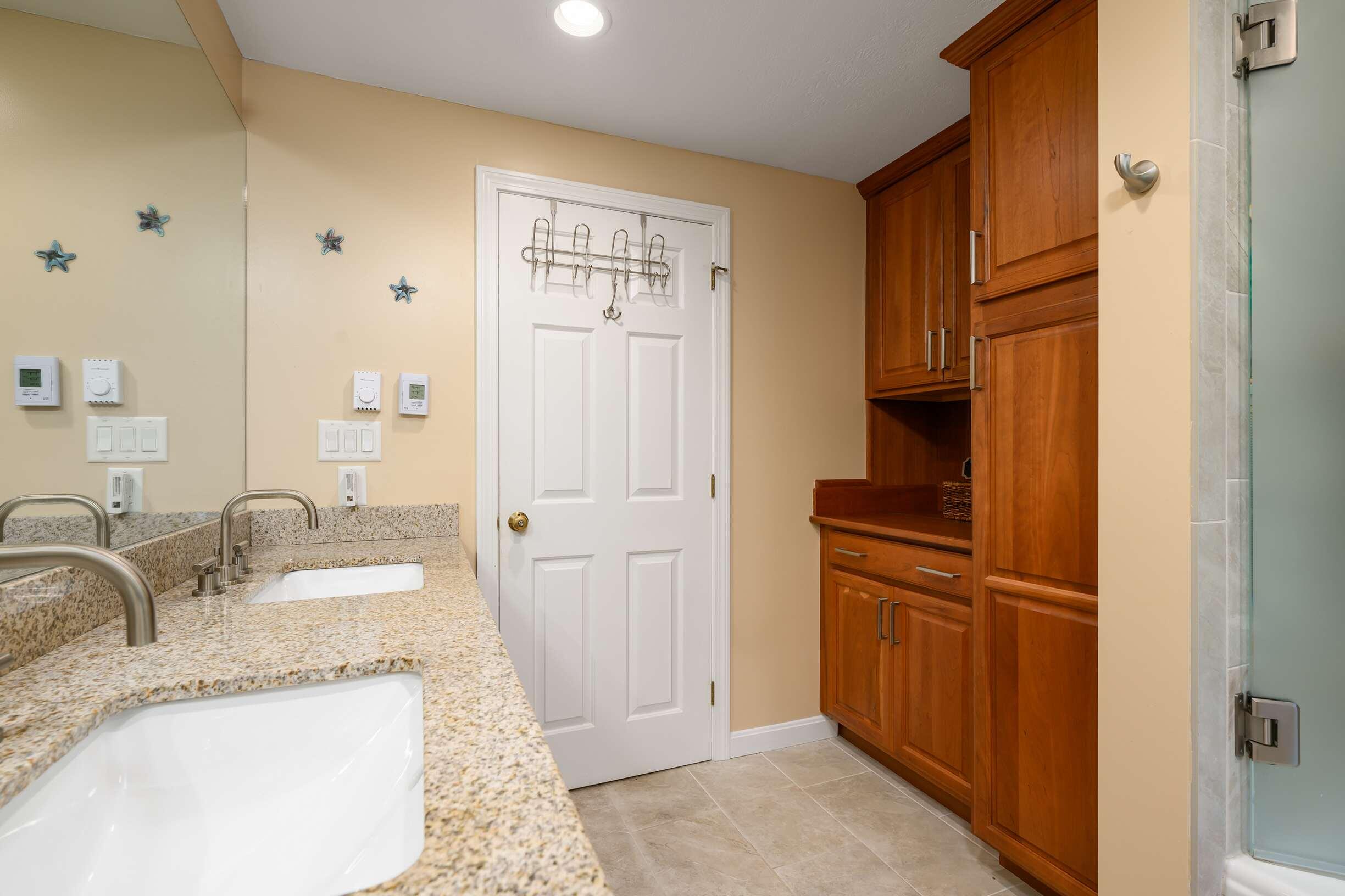 1 Ocean Meadows, Unit 35 Ogunquit, ME 03907 - Photo 20 of 25 Bathroom