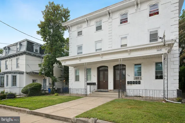 $995 | 111 West Queen Lane, Unit 3F, Philadelphia, PA 19144