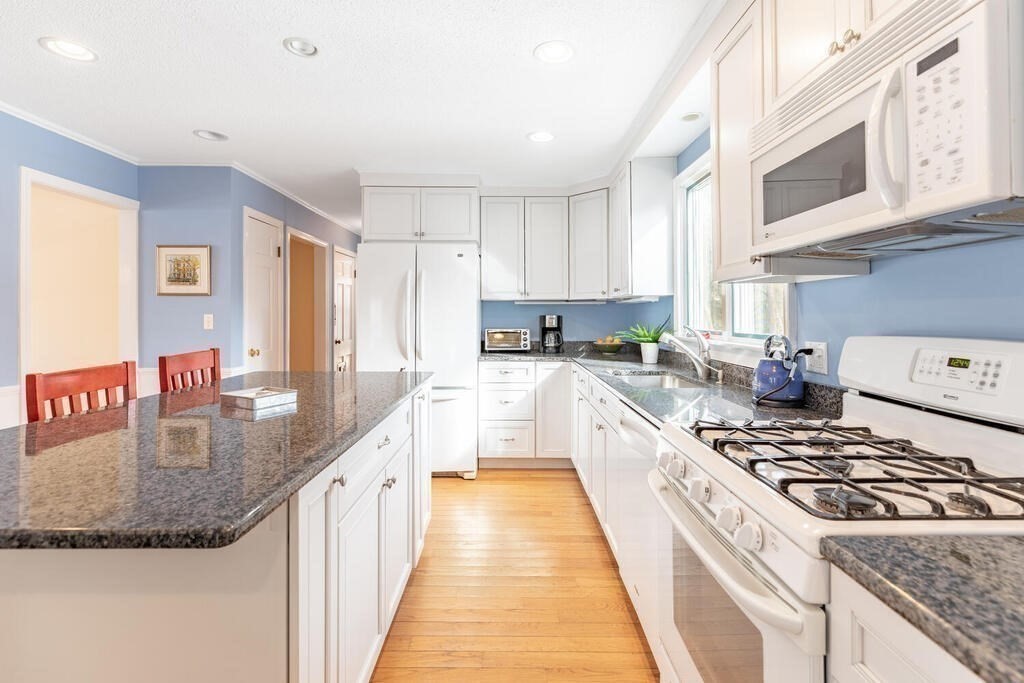 2 Fairfield Drive Hamilton, MA 01982 - Photo 10 of 26