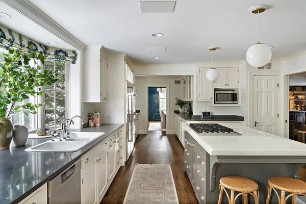 $4,895,000 | 10 Lanark Road, Wellesley, MA 02481