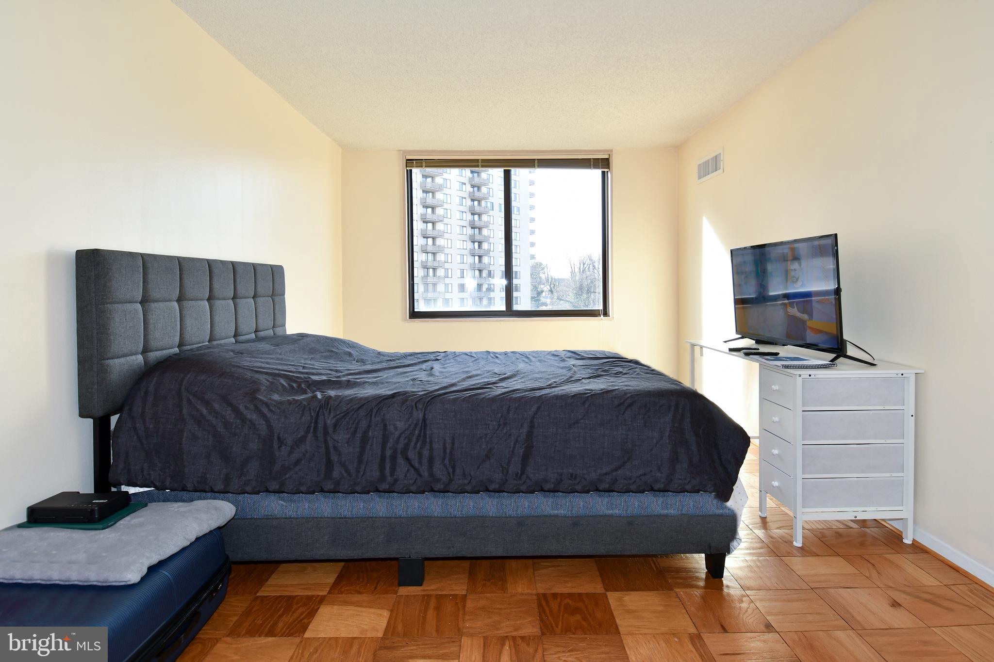 5225 Pooks Hill Road, Unit 1214N Bethesda, MD 20814 - Photo 8 of 26