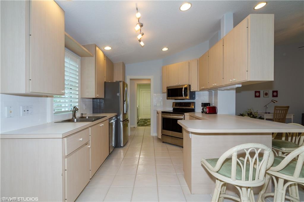 3664 El Segundo Court Naples, FL 34109 - Photo 5 of 35 Kitchen
