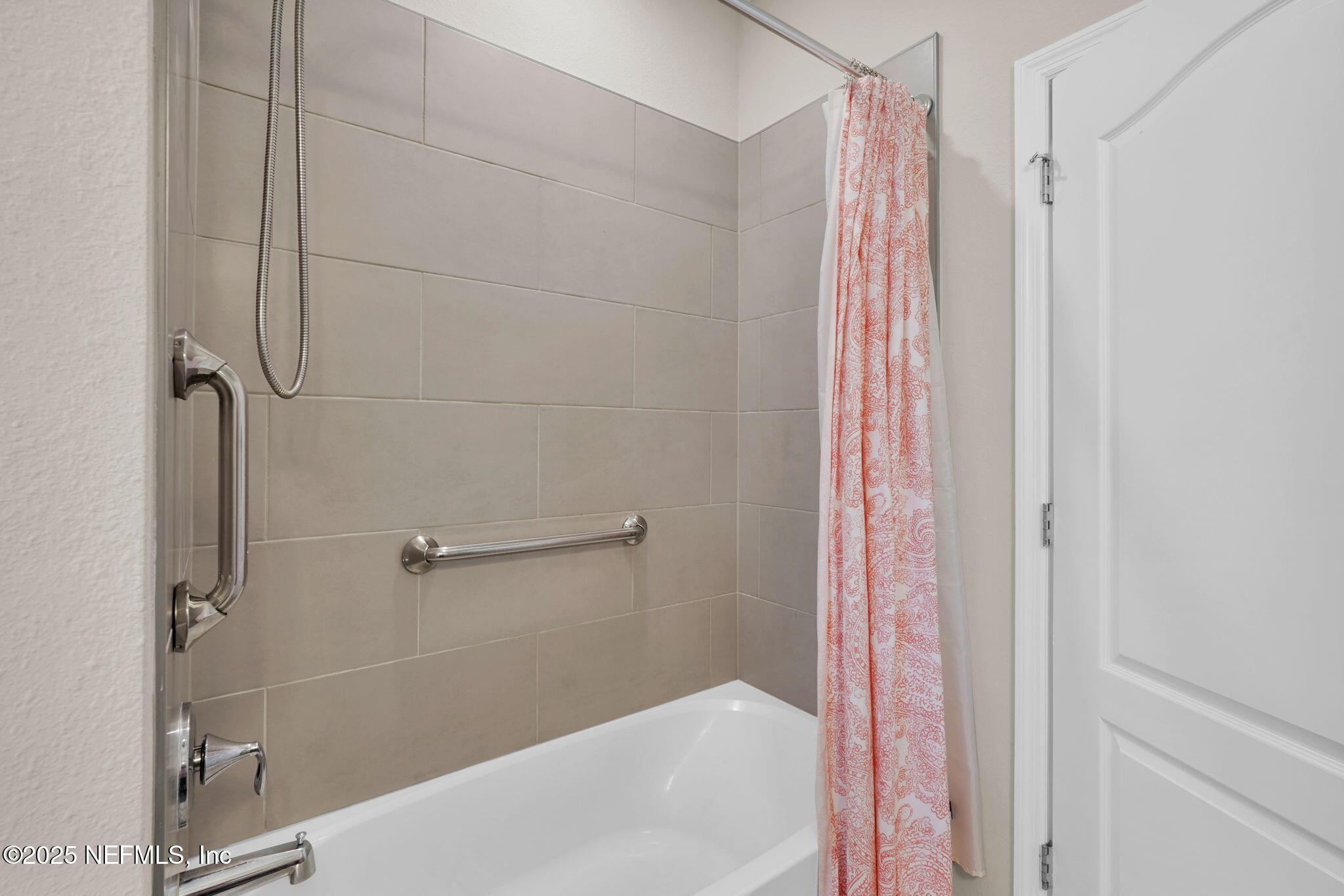 44 Athens Drive St. Augustine, FL 32092 - Photo 21 of 46 a bathroom with a bathtub and shower