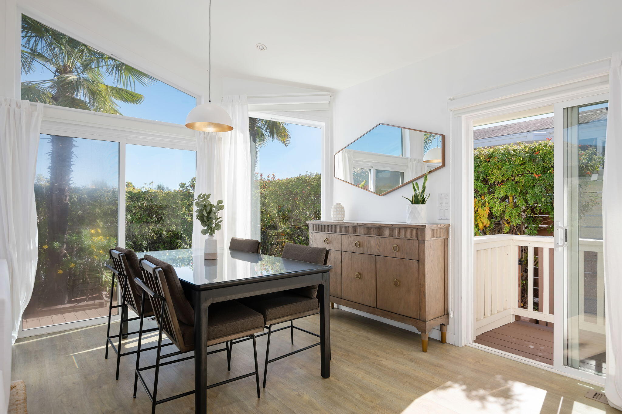 333 Old Mill Road, Unit SPC 256 Santa Barbara, CA 93110 - Photo 9 of 31 Light & Airy Dining Room