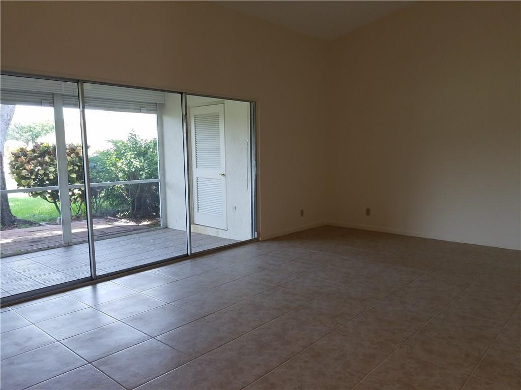 724 Lago Road, Unit 724 Delray Beach, FL 33445 - Photo 3 of 12 Photo 3