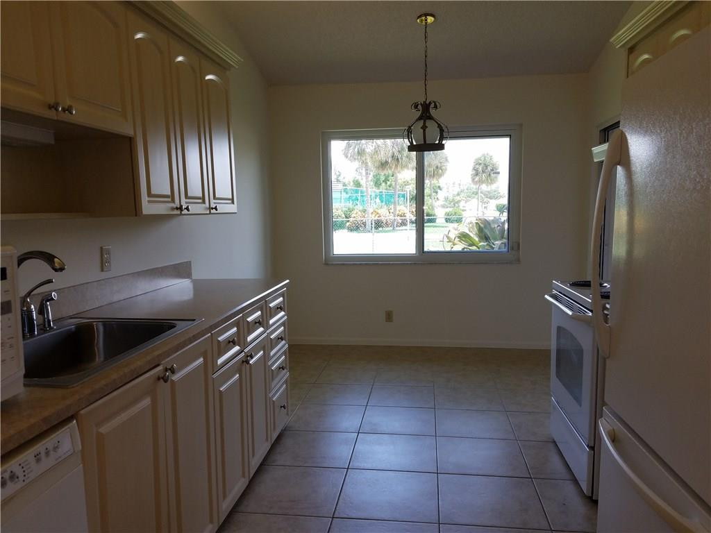 724 Lago Road, Unit 724 Delray Beach, FL 33445 - Photo 5 of 12 Photo 5