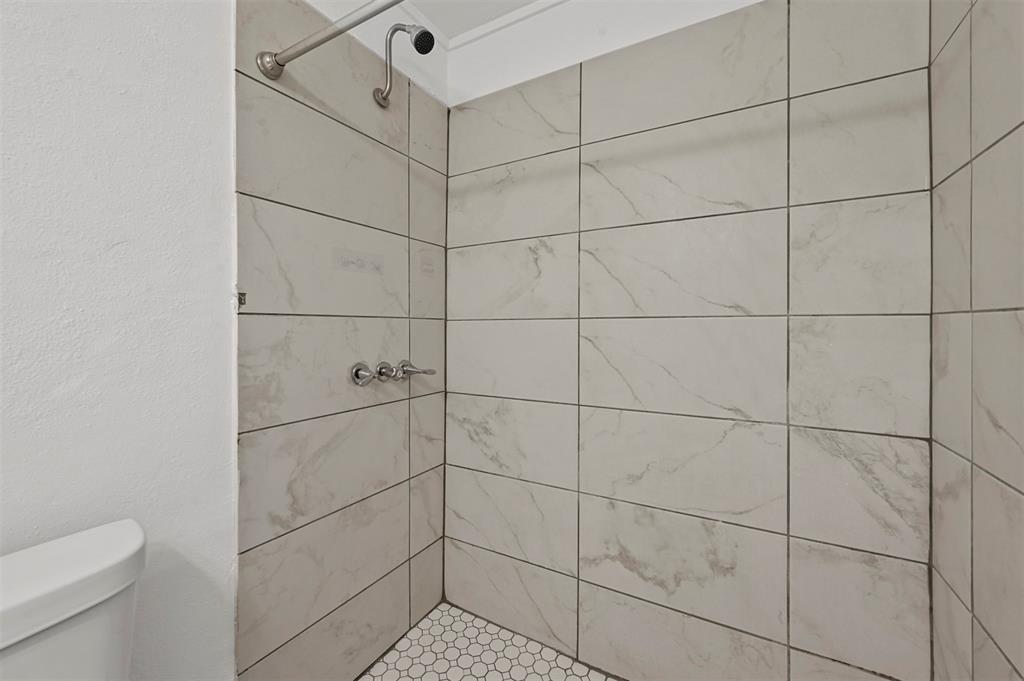 2029 Greenwood Road Carrollton, TX 75006 - Photo 17 of 20