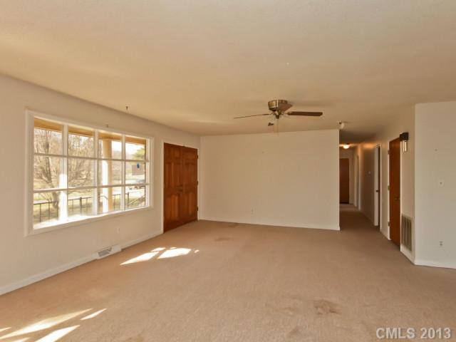 8002 Browne Road Charlotte, NC 28269 - Photo 4 of 16 Gallery Image 4