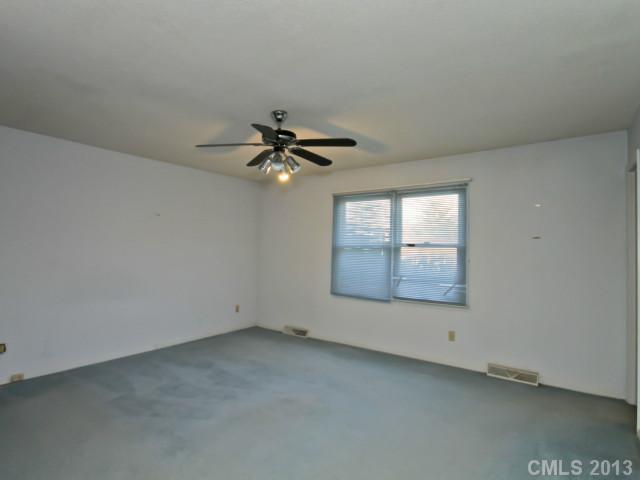 8002 Browne Road Charlotte, NC 28269 - Photo 8 of 16 Gallery Image 8