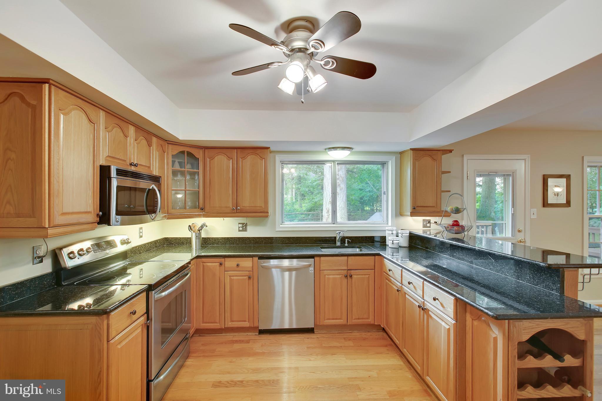 12350 Lima Lane Reston, VA 20191 - Photo 5 of 29 Updated kitchen