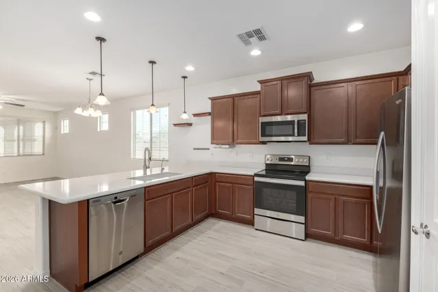 a view of a back yard