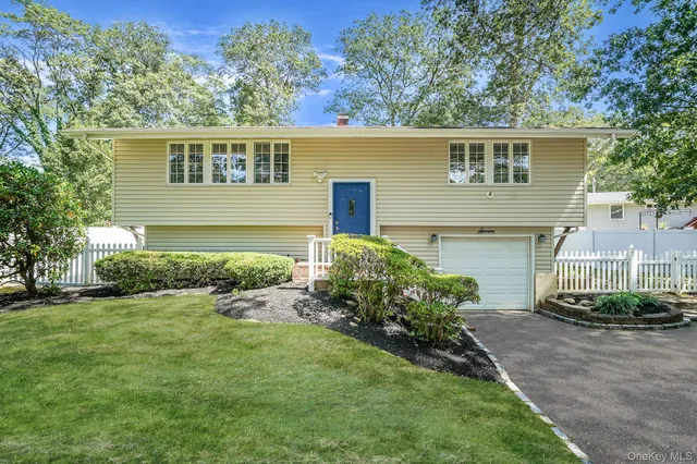 $672,500 | 7 Deepdale Drive, Commack, NY 11725