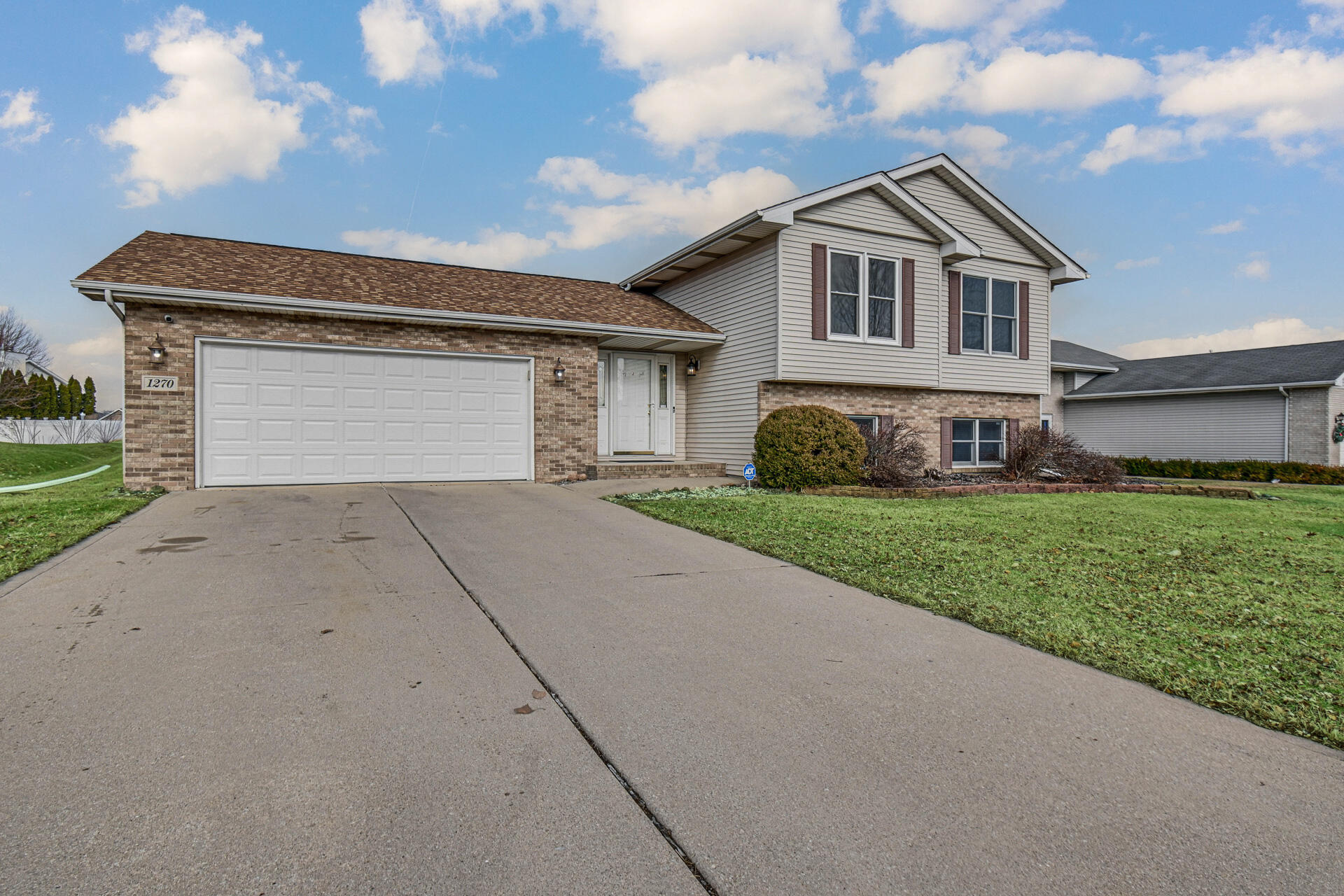 1270 West 97th Place Crown Point, IN 46307 - Photo 2 of 20 1920x1280