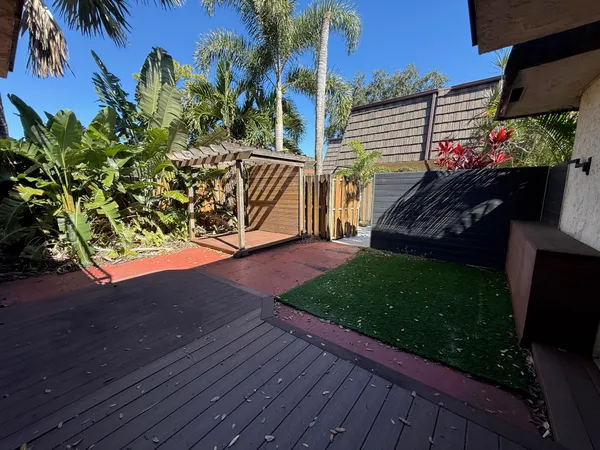 $2,400 | 4043 Palm Bay Circle, Unit B, West Palm Beach, FL 33406