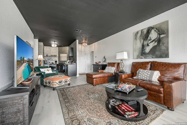 $3,000 | 20 Tapatio Drive East, Unit 203, Boerne, TX 78006