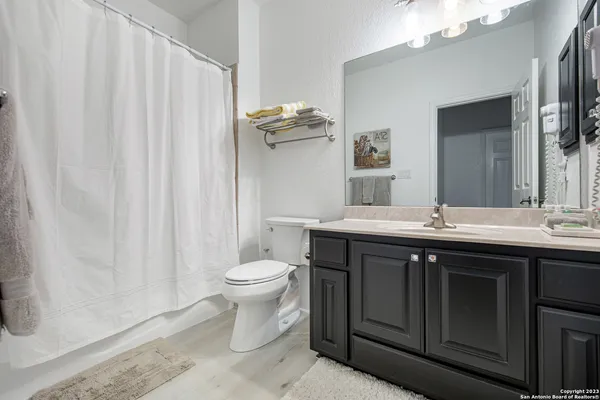 $3,000 | 20 Tapatio Drive East, Unit 203, Boerne, TX 78006