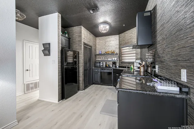 $3,000 | 20 Tapatio Drive East, Unit 203, Boerne, TX 78006