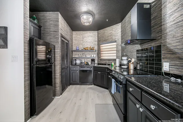 $3,000 | 20 Tapatio Drive East, Unit 203, Boerne, TX 78006