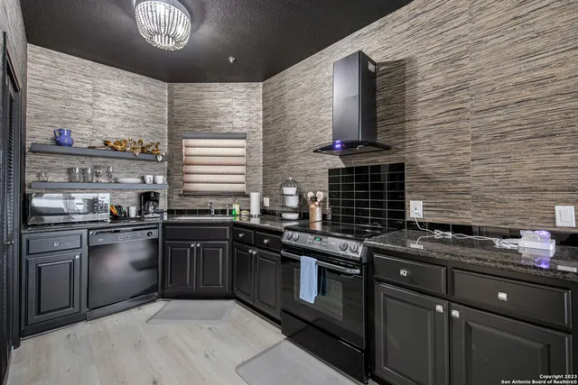 $3,000 | 20 Tapatio Drive East, Unit 203, Boerne, TX 78006